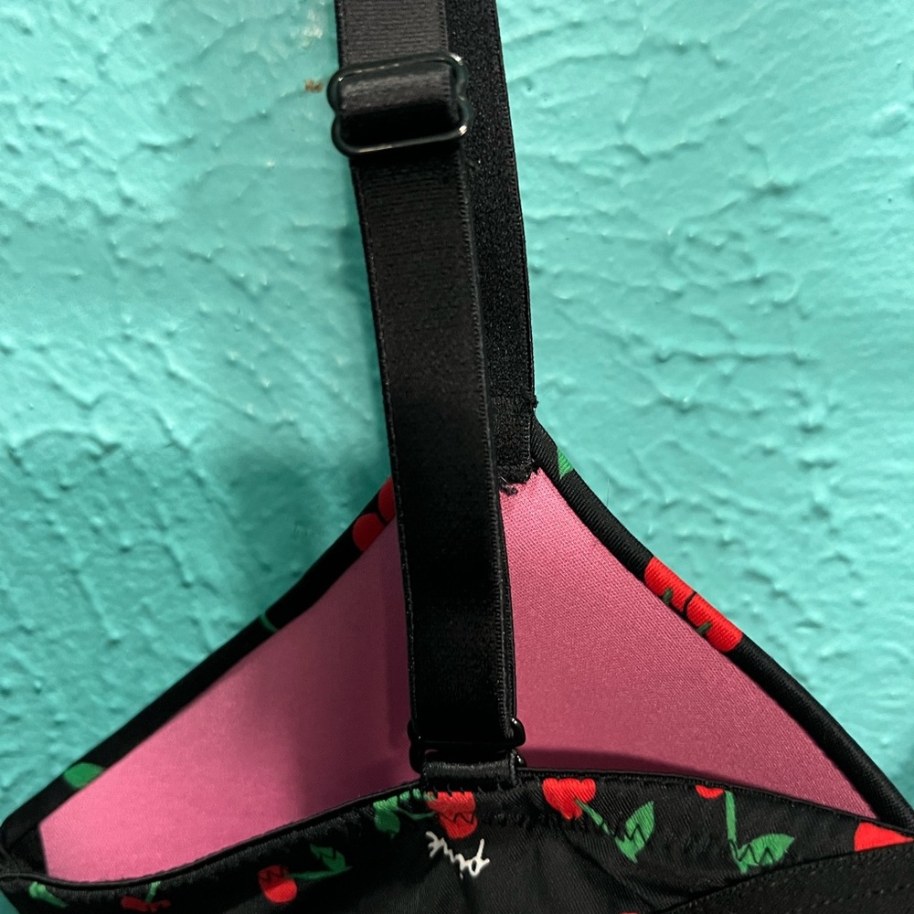 Pink full coverage bra. - Picture 4 of 4